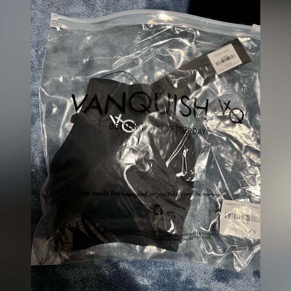 BRAND NEW WITH TAGS VANQUISH FITNESS SET